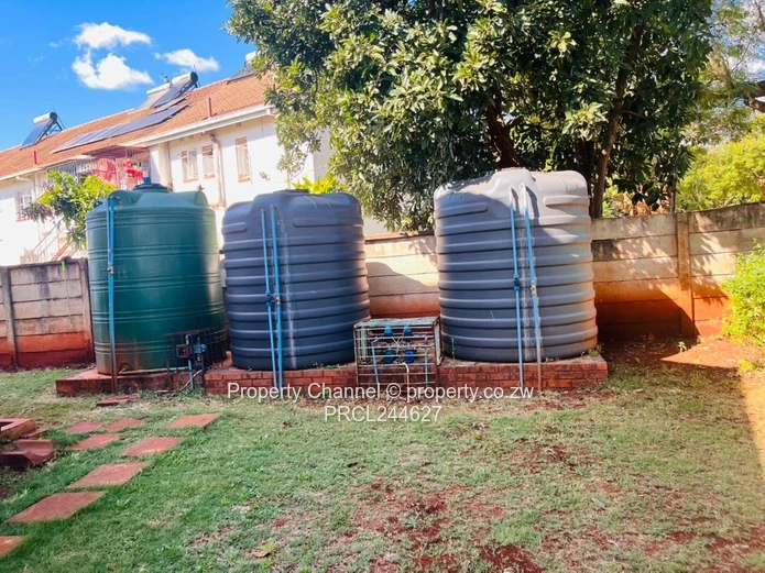 Spacious 2-Bed Flat in Belvedere with Borehole & Large Garden