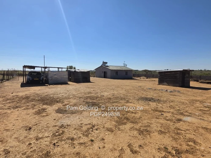 Kensington 4.5-Acre Walled Farm with Elevated Water Tank (Sole Mandate)