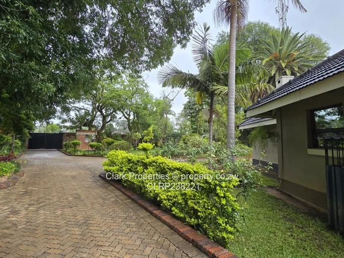 Modern Home! Ready to move in! (Sole Mandate)