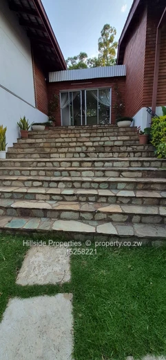 Glen Lorne 4-Bed 3-Bath: Modern Glass Wall & Garden