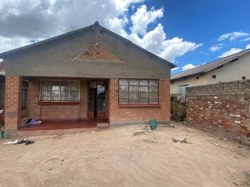  Four Bedroomed House in Zengeza Chitungwiza