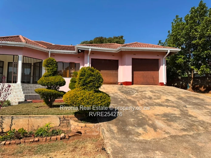 Quinnington 5-Bed Home with Large Fitted Kitchen