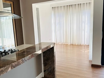 4 Bedroom Flat & Apartment