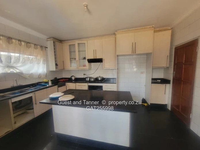 Spacious 8-Bedroom Property to Let in Belvedere West