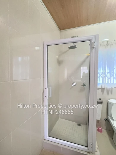 Fully Furnished 3-Bed Garden Flat with Pool in Highlands