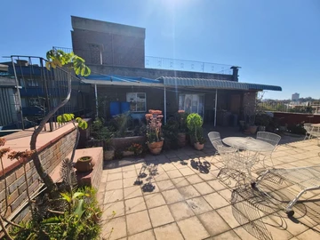 2 Bedroom Flat & Apartment