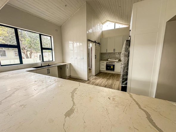 4 Bedroom Flat & Apartment