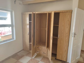 2 Bedroom Flat & Apartment
