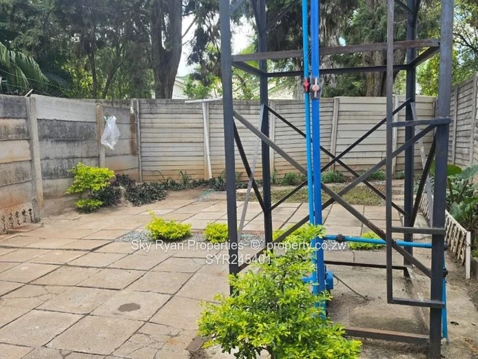 Neat 2 Bed Duplex Garden Apartment