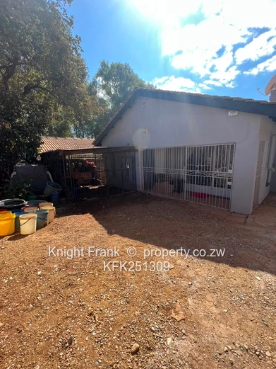 3-Bed Hatcliffe Home - Gated Verandah, Carport & Tiled