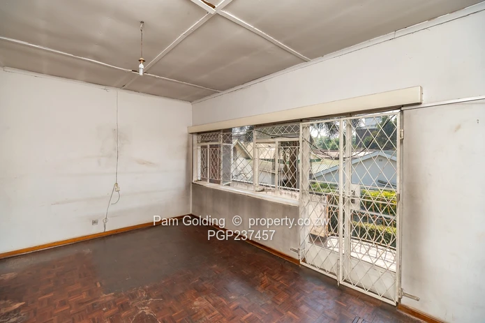 2 Bedroom Duplex with a garden (Sole Mandate)