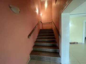 6 Bedroom House