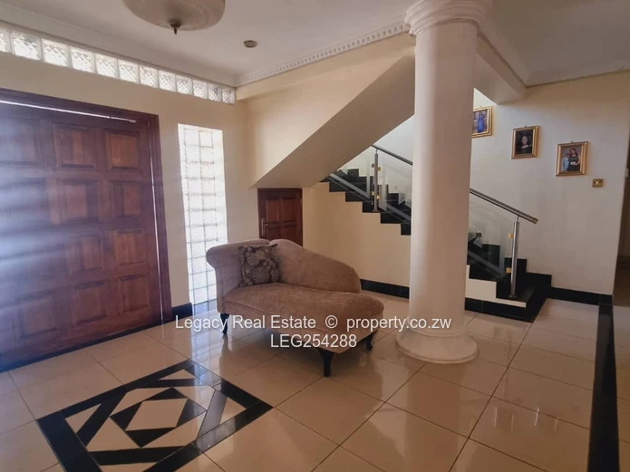 Borrowdale: Grand 9-Bed Residence on 4000m² with Borehole