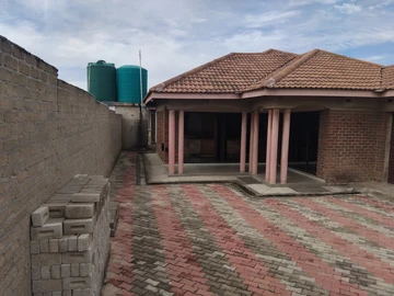 Main House to Let