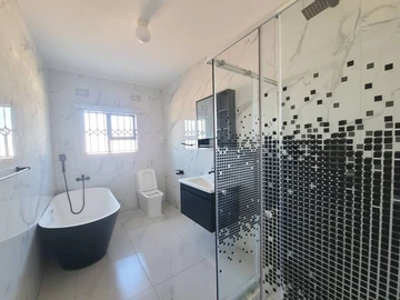 3 Bedroom Flat & Apartment