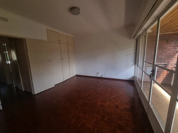 2 Bedroom Flat & Apartment