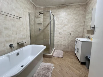 3 Bedroom Flat & Apartment