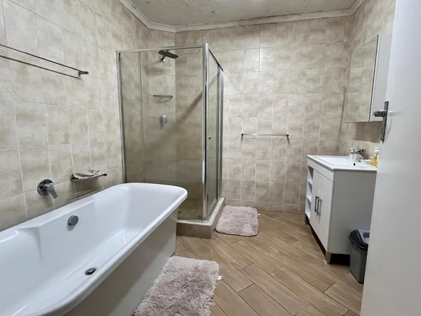 3 Bedroom Flat & Apartment