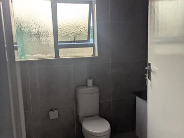 2 Bedroom Flat & Apartment