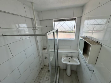 2 Bedroom Flat & Apartment