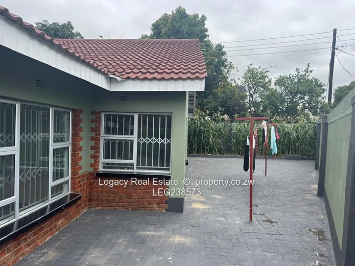 Beautiful 4-Bedroom House To Rent In New Zengeza 5