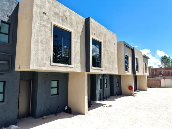 2 Bedroom Flat & Apartment