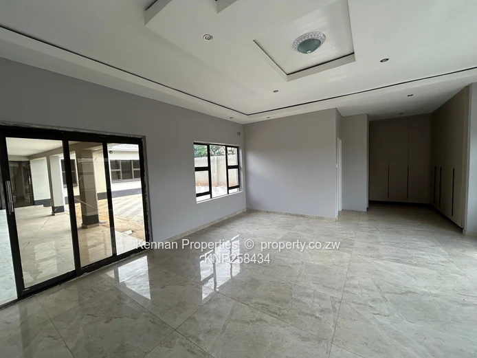 Luxury Modern Living – Close To Westgate Shopping Centre
