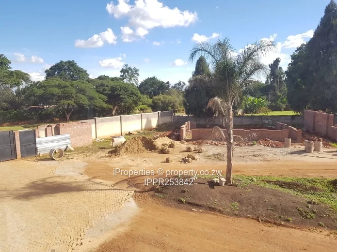 Lovely Townhouses in Courtyard Place, Helensvale, Harare North: