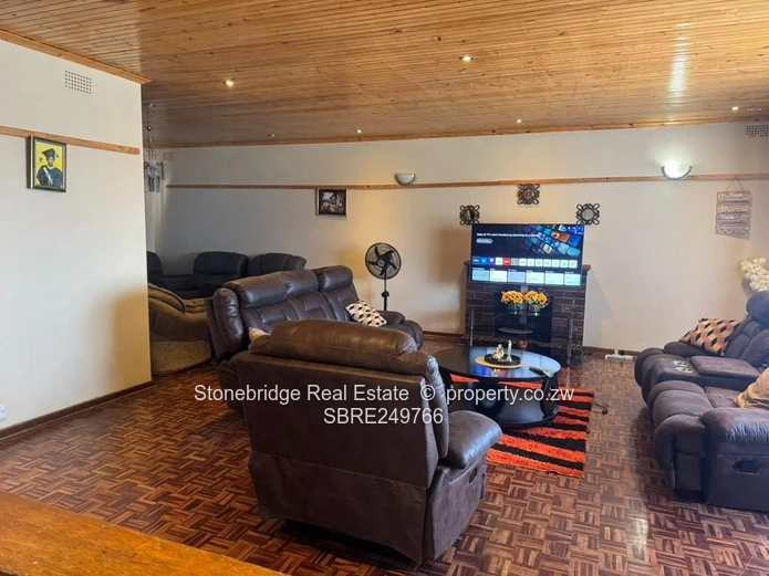 2 Bedroomed Manningdale House set on an Acre for sale
