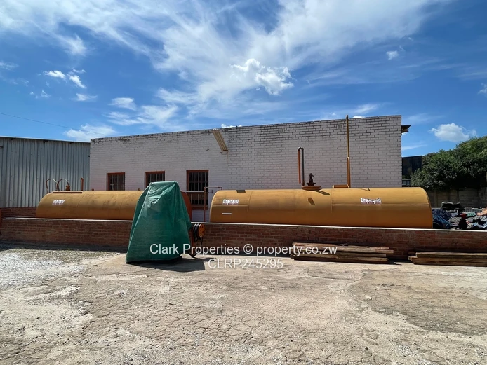 Exceptional warehouse with generous yard space