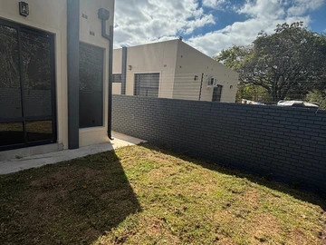 4 Bedroom Flat & Apartment