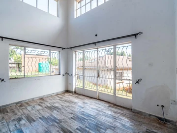 4 Bedroom Flat & Apartment