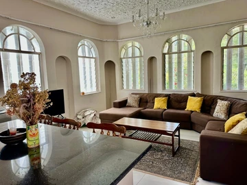 6 Bedroom House