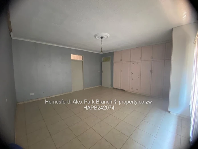 5 Bed Norton Home: Double Garage, Borehole & Pool