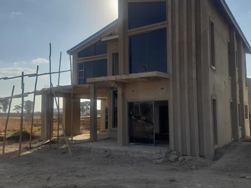 4 Bedroom Flat & Apartment