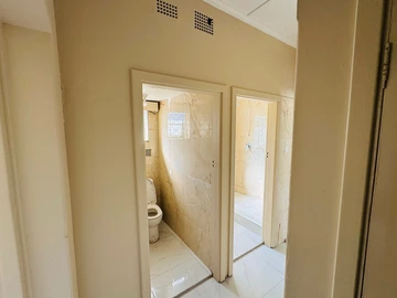 2 Bedroom Flat & Apartment