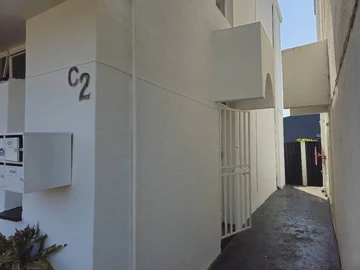 2 Bedroom Flat & Apartment