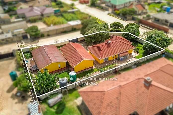 Family Home with Cottage (Sole Mandate)