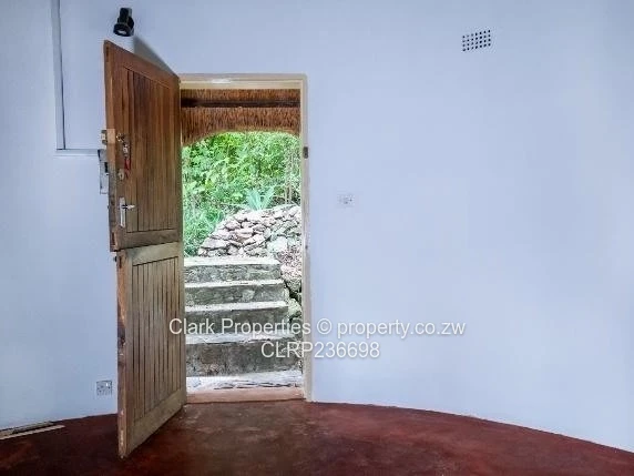 Charming Rondavel Cottage For Rent In Monavale