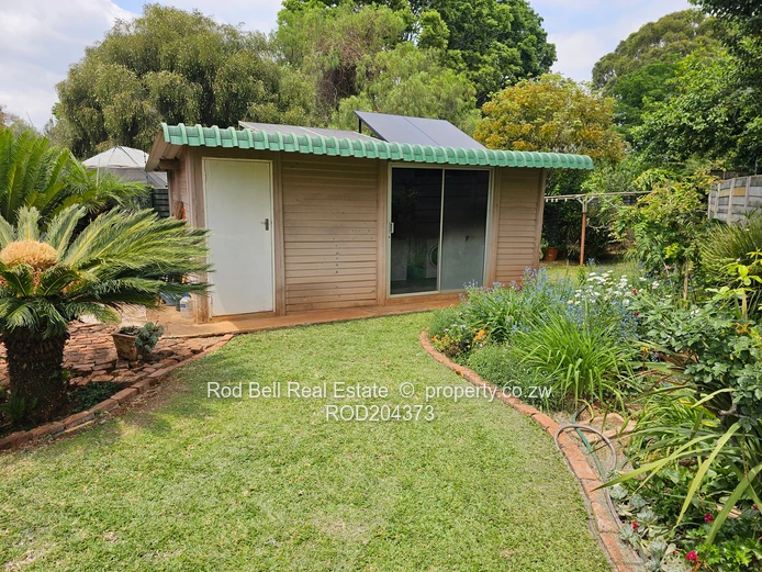 Immaculate 2 bedroom townhouse in well established complex