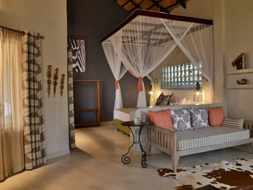 Hotel & Lodge