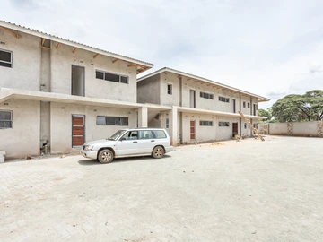 2 Bedroom Flat & Apartment