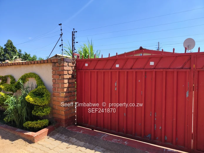Emganwini Neat & Convenient family Home (Sole Mandate)