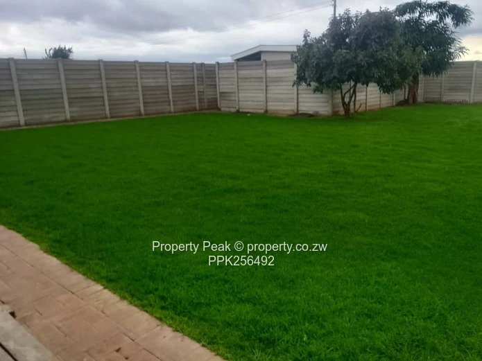Mount Pleasant Heights: Modern 5-Bed with Expansive Lawn & Borehole