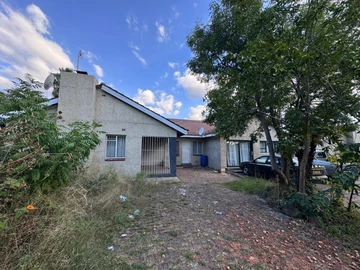 6 Bedroom House