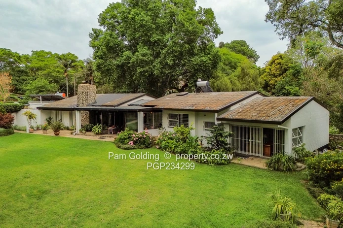 Spacious Family Home on Prime Rolf Valley Acreage (Sole Mandate)