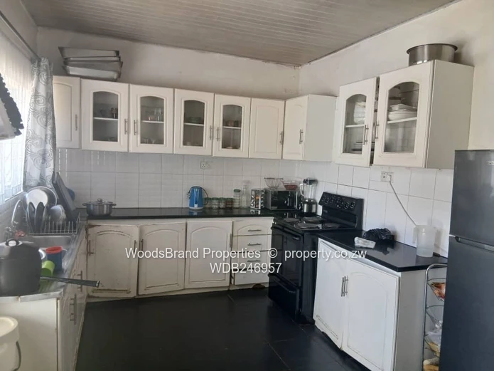 4-Bed Garden Flat in Marlborough — Borehole 