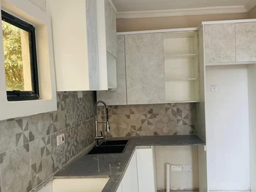 2 Bedroom Flat & Apartment