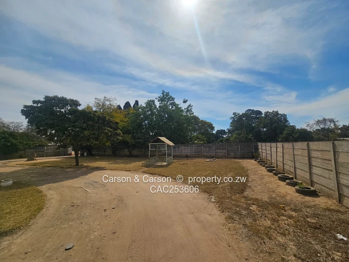 4 bedroomed house for sale in Queensdale
