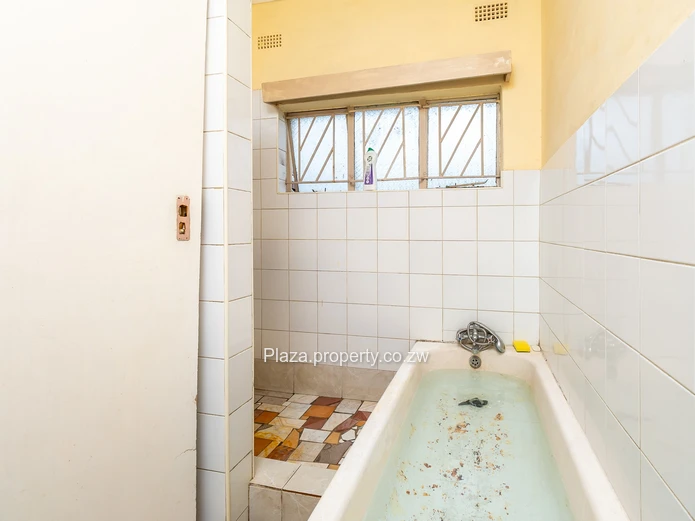 Exceptional Multi-Level Family Home with Self-Contained Cottage – Vainona (Cashcow) (Sole Mandate)